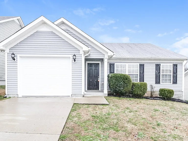 913 Birchmill Point S — Photo 1