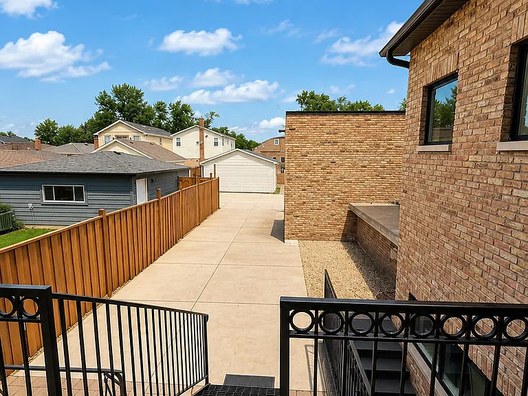 7338 W Clarence Ave — Photo 45