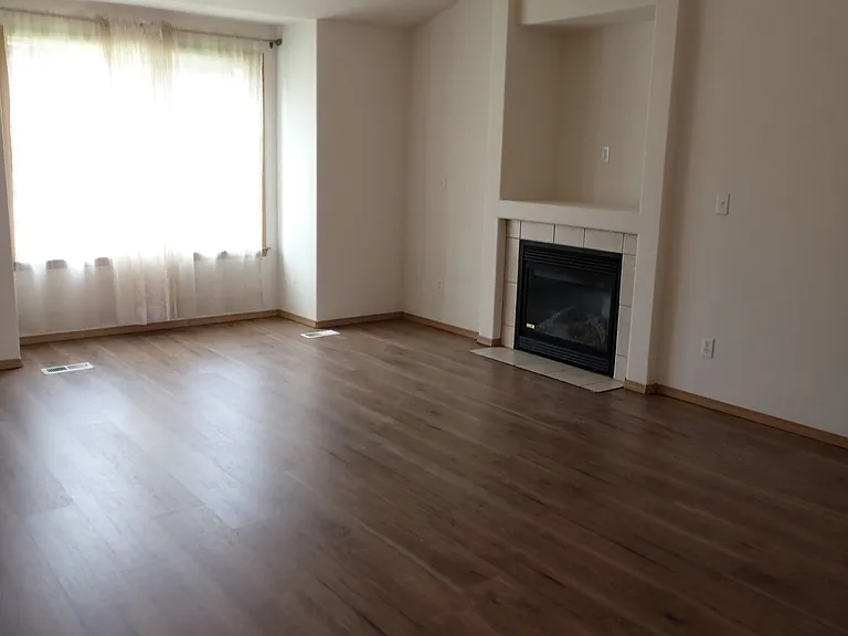 11911 130th St E — Photo 2