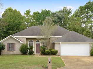 5313 Algonquin Pl, Ocean Springs, MS 39564