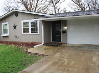 3275 E Robin Dr, Decatur, IL 62526