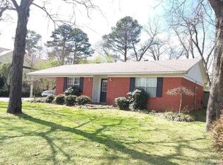 211 N Hickory St, Beebe, AR 72012