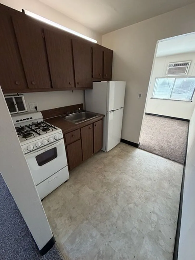 Mason City 16-Unit (Sherlock Apartments) — Photo 2