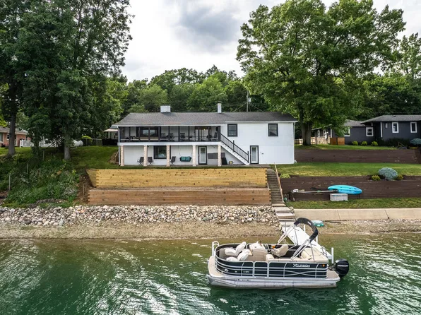 697 Gilead Shores Dr, Bronson, MI 49028