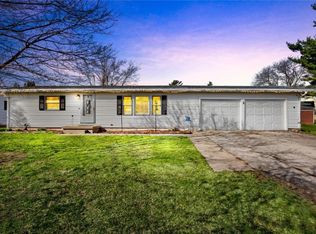 207 Flatiron Dr, Columbus Junction, IA 52738