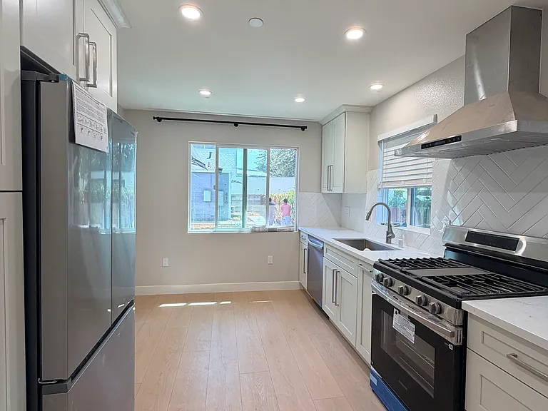 414 Charles St #NEW — Photo 16