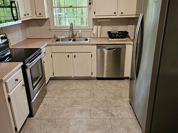 3rd image of 602 Victoria Ln
