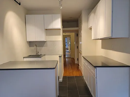Rented by Chartwell Manhattan Realty | media 4