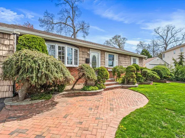 21 Norman Street, Lynbrook, NY 11563