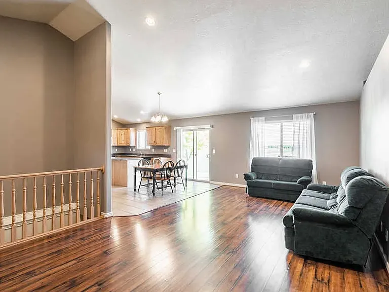 1706 W Renaissance Way — Photo 3