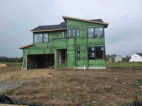 15260 Nottingham Fields Pkwy, Lansing, MI 48906