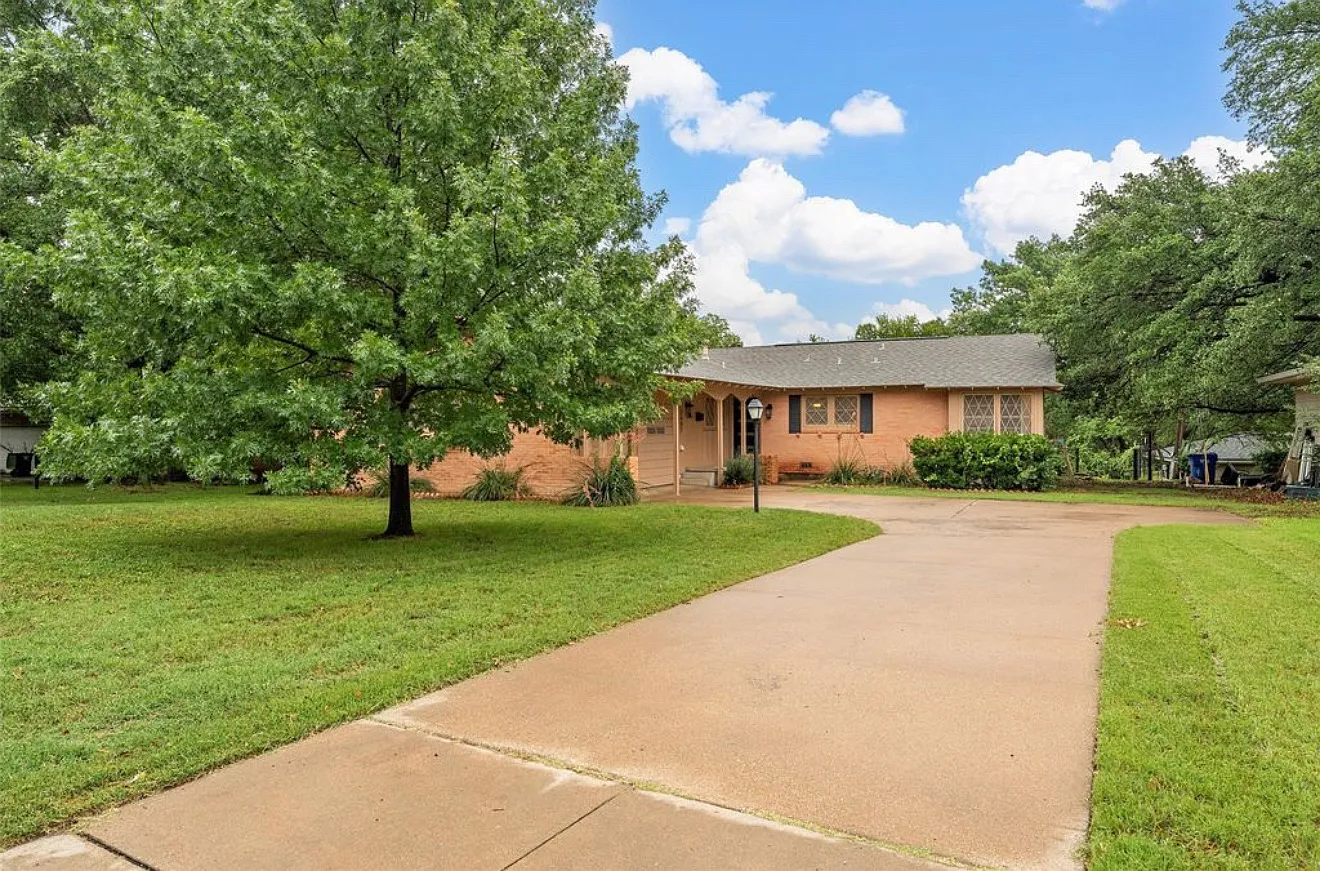 2607 Glendale Dr — Photo 1