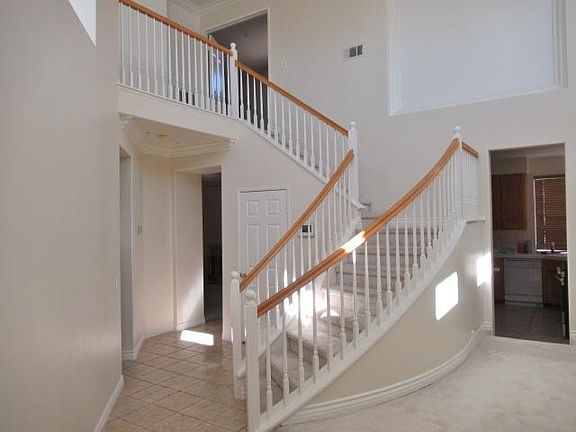 4th image of 14700 Saddlepeak Dr