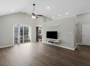 61 Waugh Ct, Bridgewater, NJ 08807