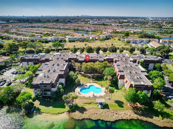 671 NE 195th St APT 329E, Miami, FL 33179