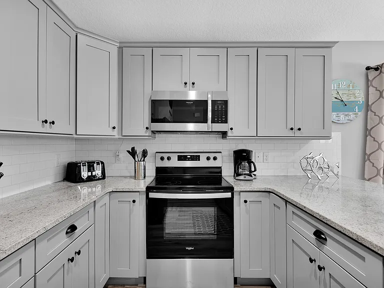 228 Ocean Blvd — Photo 5