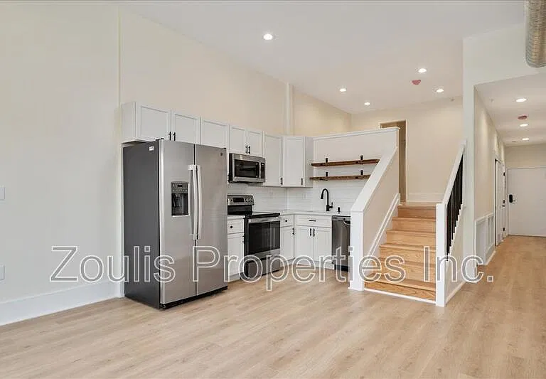 631 S Broadway #1-302 — Photo 4