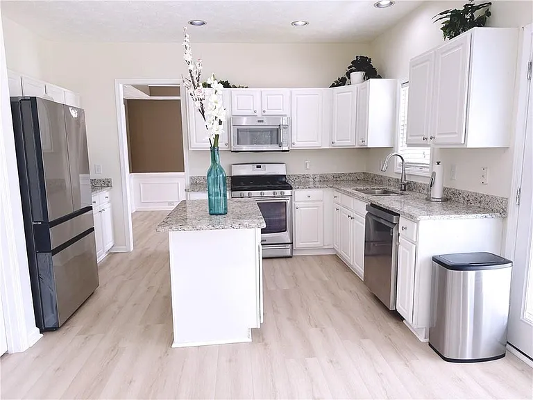 3361 Shallowford Green Dr — Photo 4