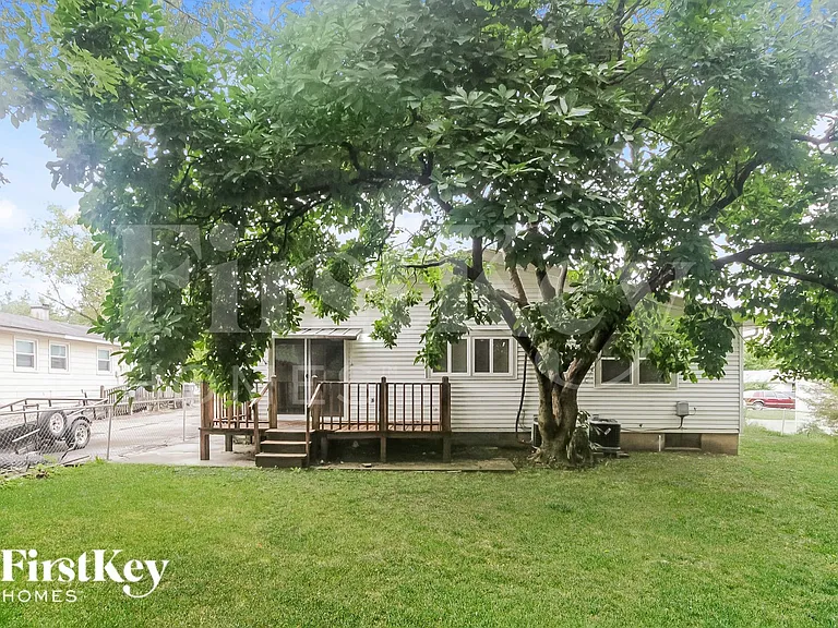 1153 S Chester Ave — Photo 15
