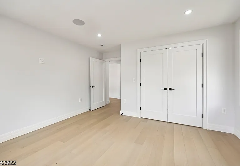 51 Albany Ave — Photo 31