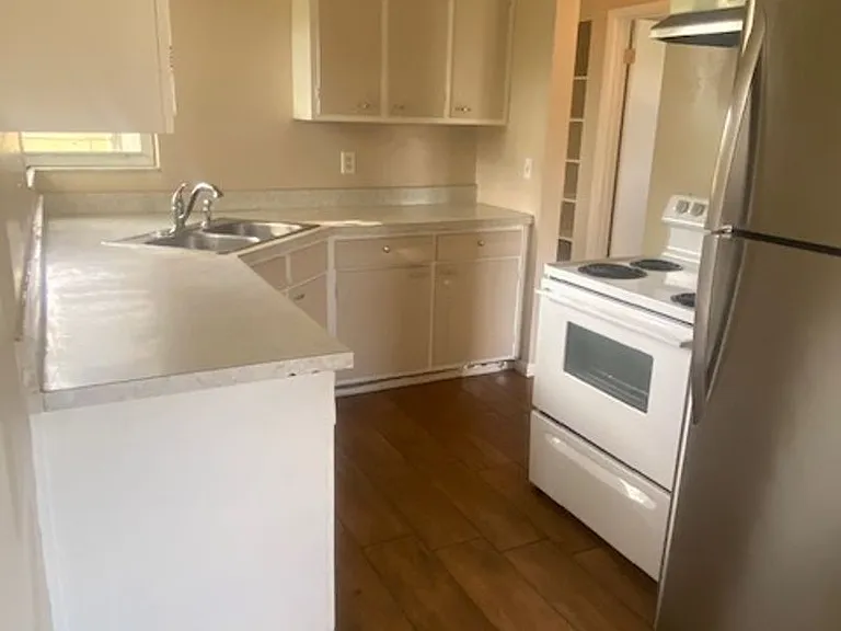 1162 Hampshire Ave — Photo 18