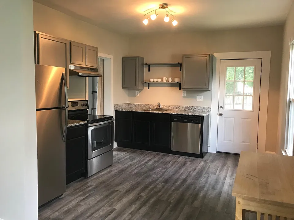 1320 W 41st St #1