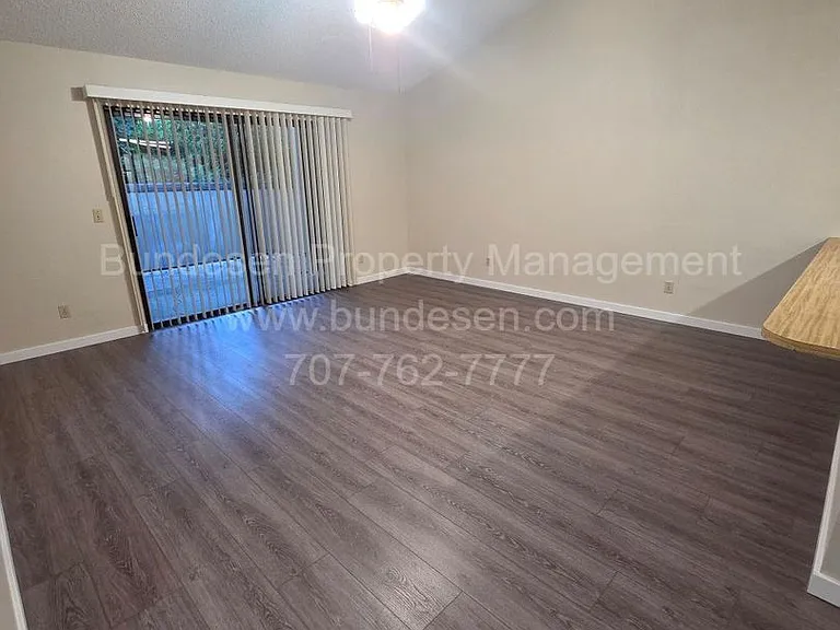 27 Arbor Ct — Photo 4