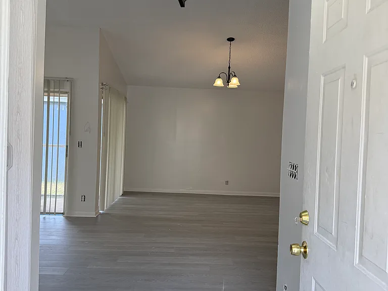 213 N Ketch Dr — Photo 3