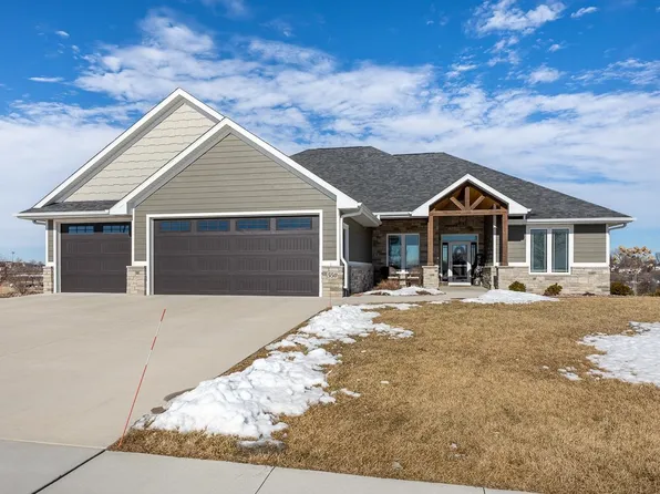 550 Arctic Fox Dr, Epworth, IA 52045