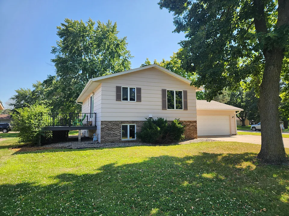 1011 W Main St