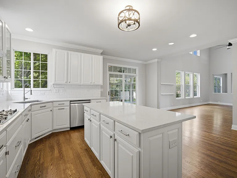 5280 Burnham St — Photo 11