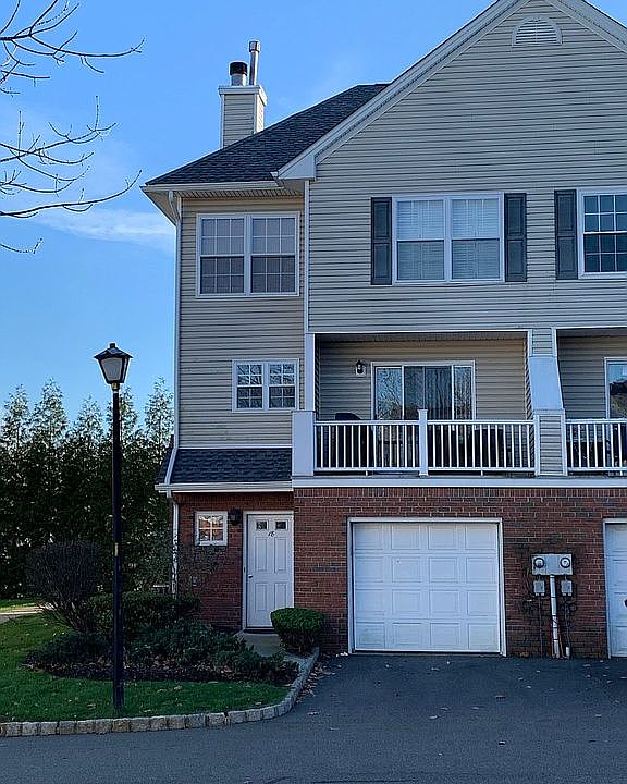 Garage, Deck, Side Entrance