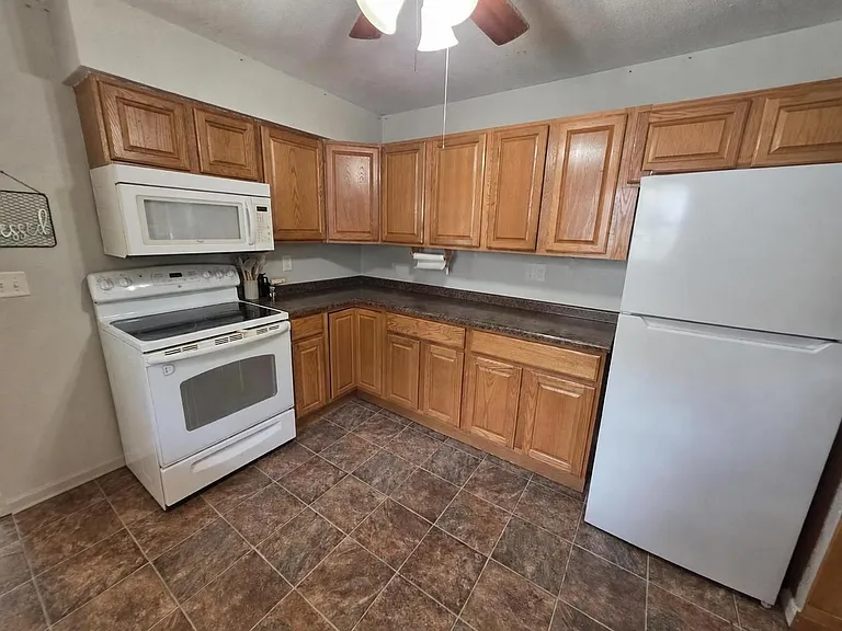 4940 Hobbs Rd — Photo 3