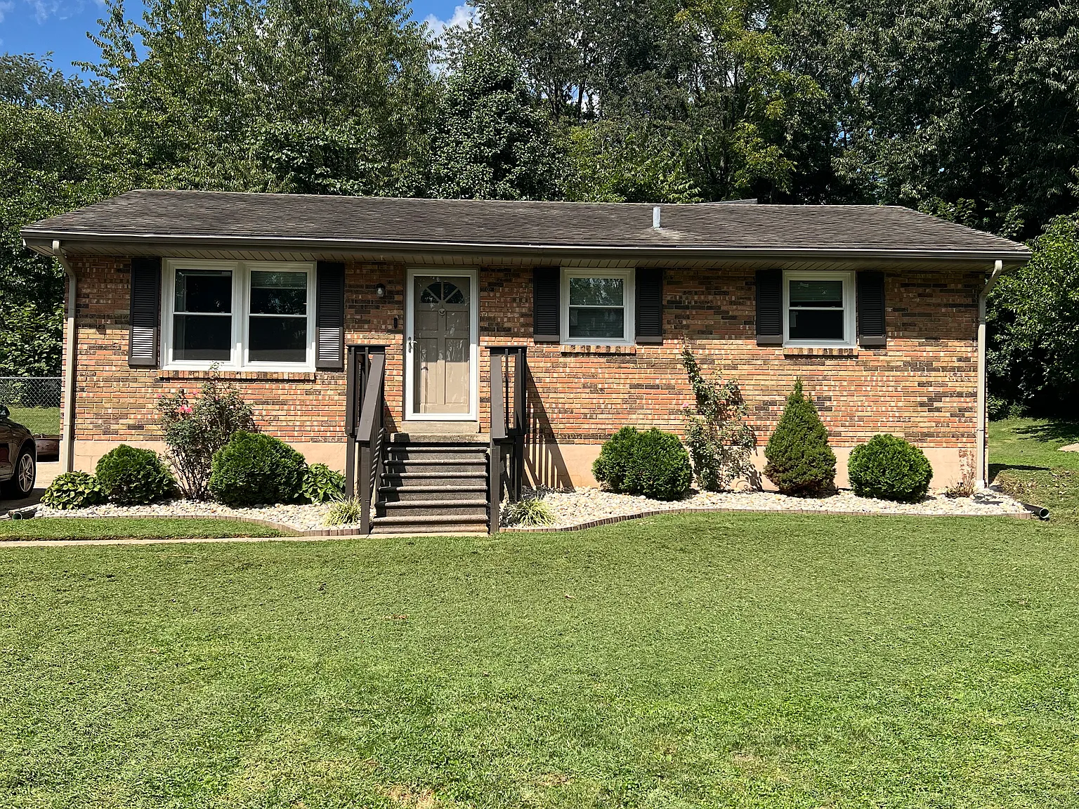 3 bed, 1000 sqft, $1,400 — Photo 1
