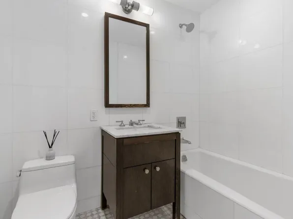 80 Riverside Boulevard image 5 of 7