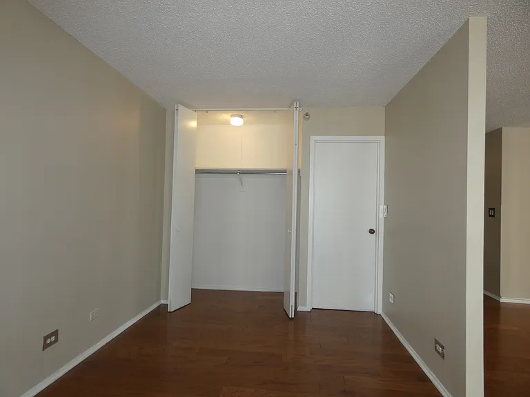10 E Ontario St #1710 — Photo 8