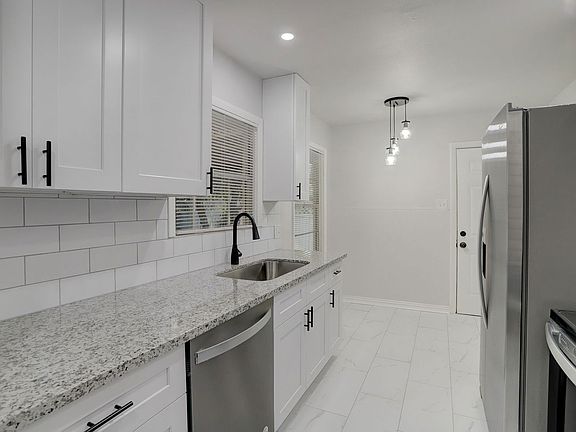 2nd image of 1009 15th Ave N