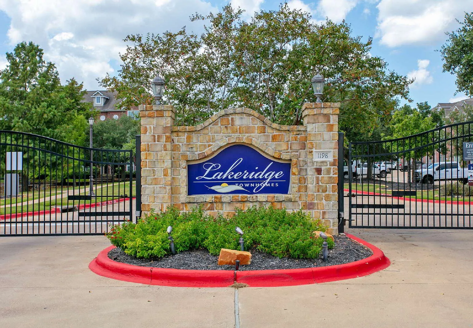 4 bed, 4.5 bath, 1856 sqft, $1,800 — Photo 1