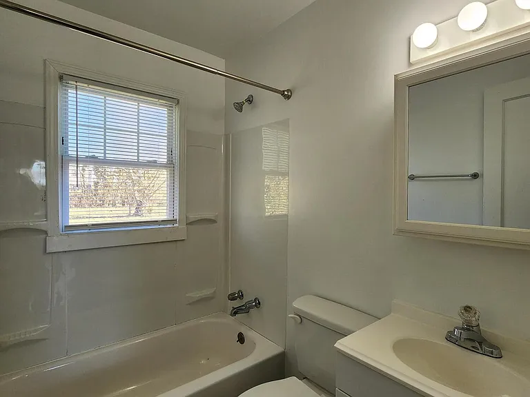 705 Queen Ave NW — Photo 9