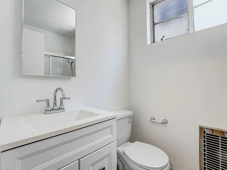 10906 Santa Monica Blvd, prime Westwood! — Photo 12