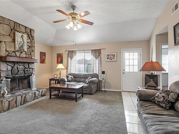 2nd image of 2801 Laurie Ln
