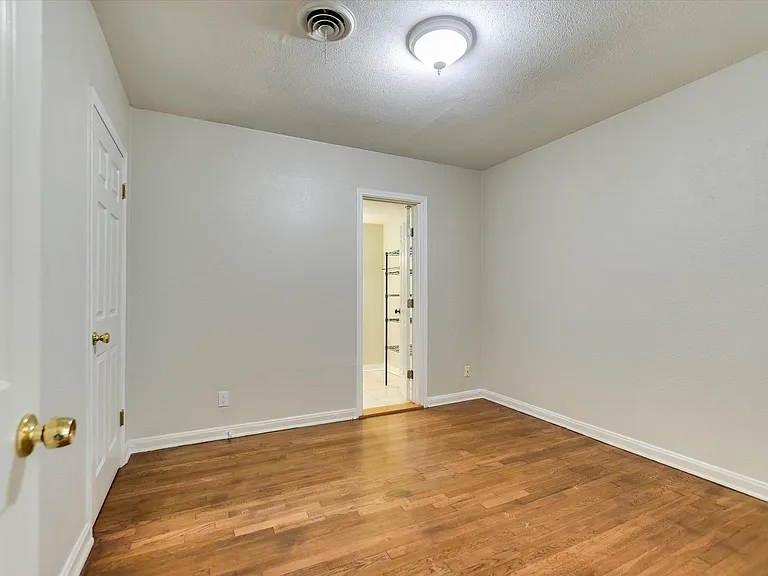 208 Braeswood Rd — Photo 11