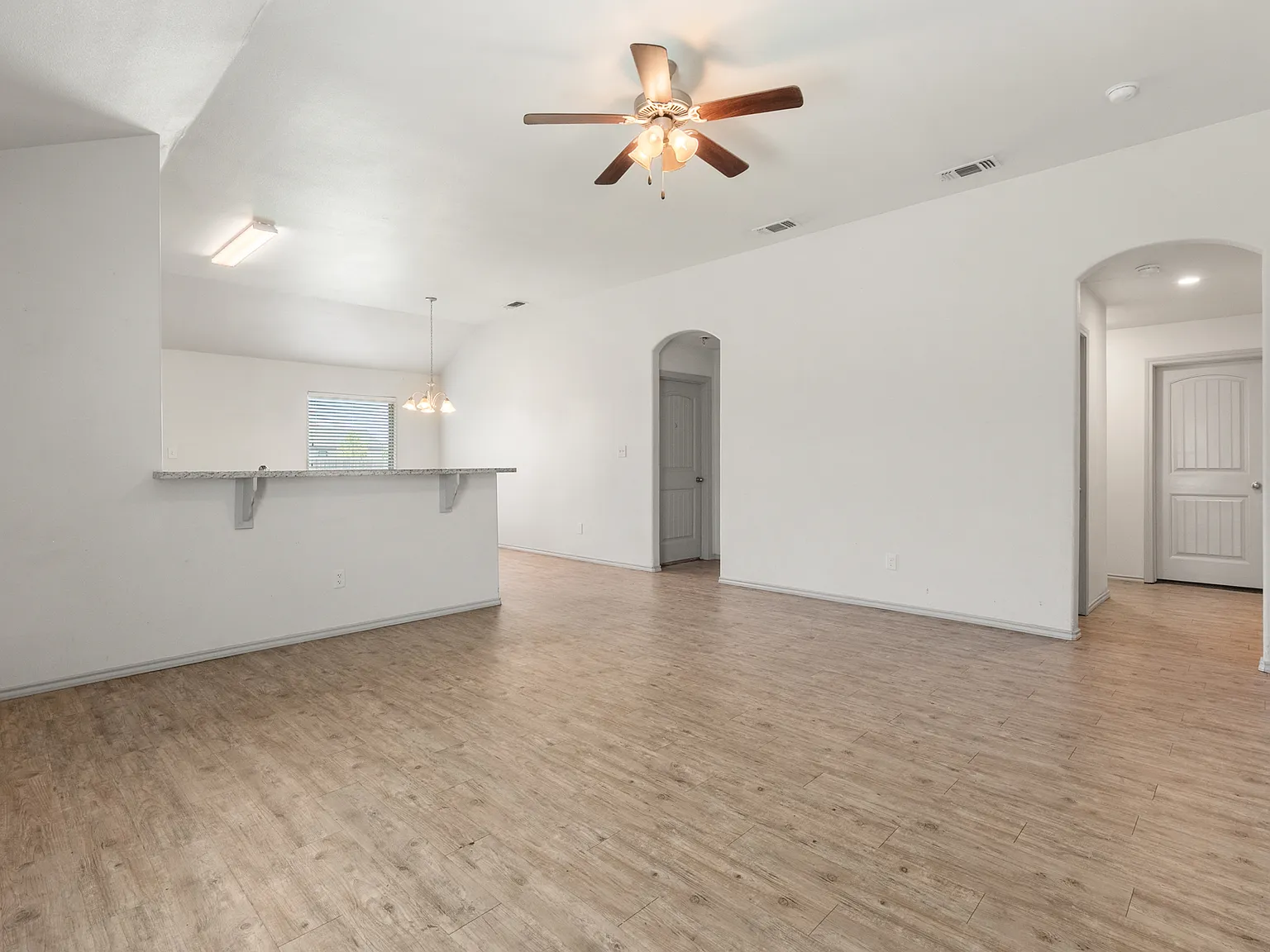 4 bed, 1446 sqft, $1,599 — Photo 4
