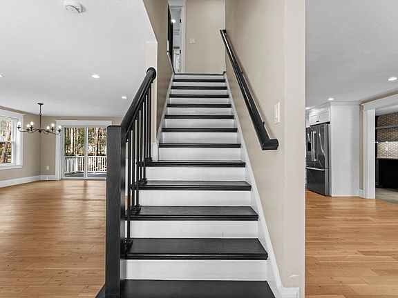 4th image of 4 Hazeltine Rd