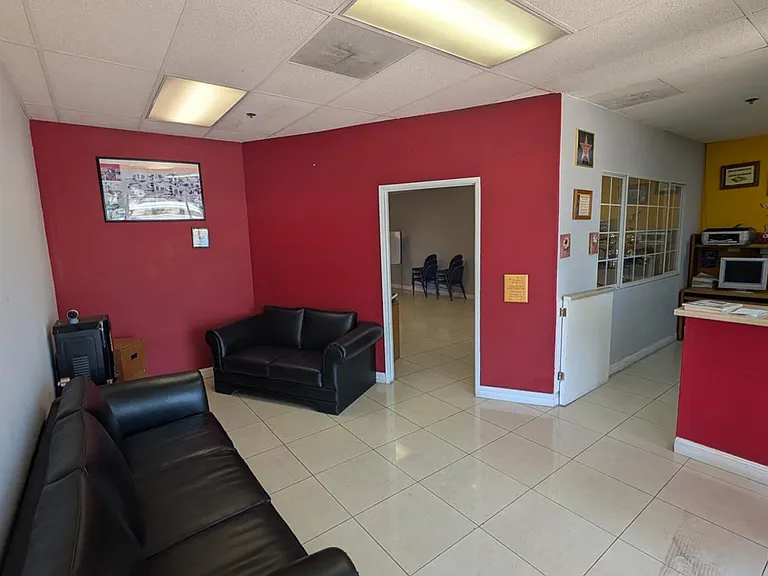 4672 W Jennifer Ave #1 — Photo 4