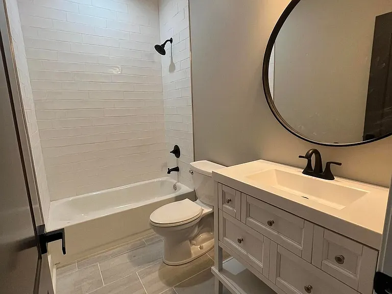 938 Swan St — Photo 12