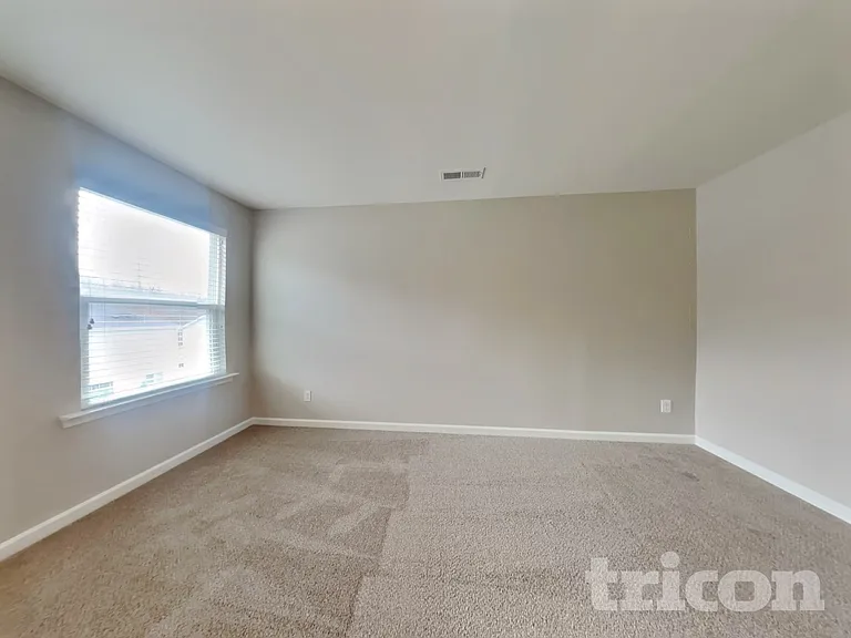 923 Avondale Dr — Photo 6