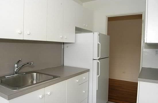 4th image of 13524 Hoover Ave