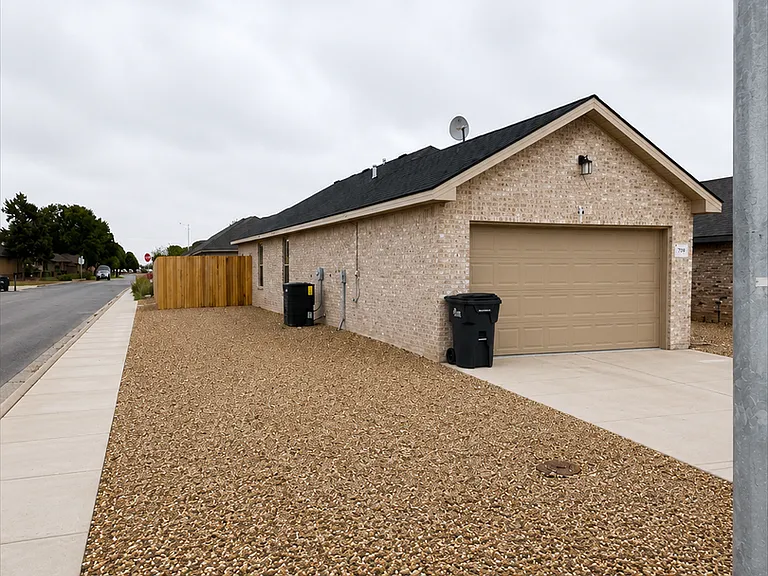 7701 Date Ave — Photo 2