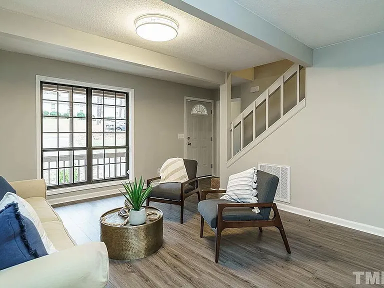 1219 Fernridge Dr — Photo 5